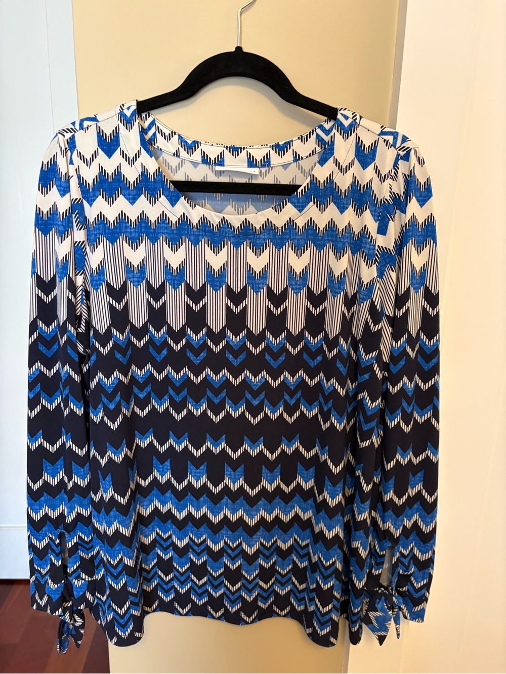 Susan Graver Blue and White Chevron Long-Sleeve Top